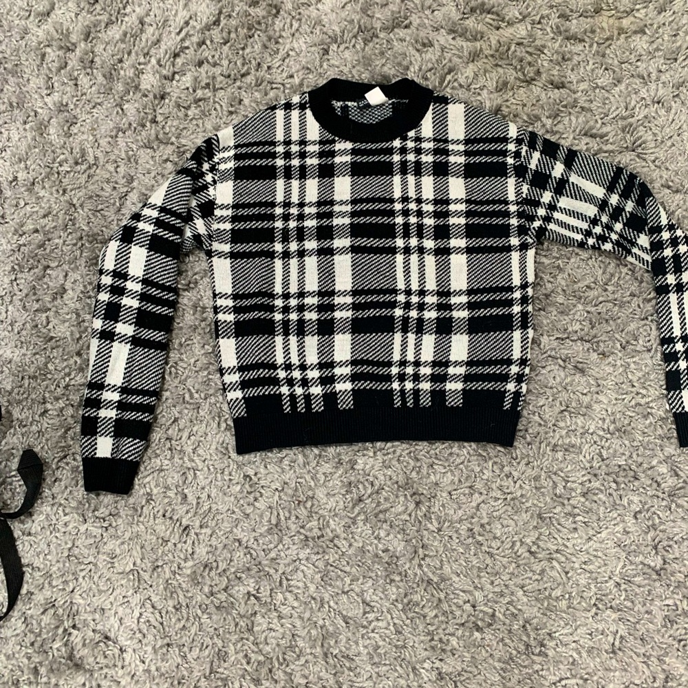H&M Divided Crew Cropped Sweater Size: XS